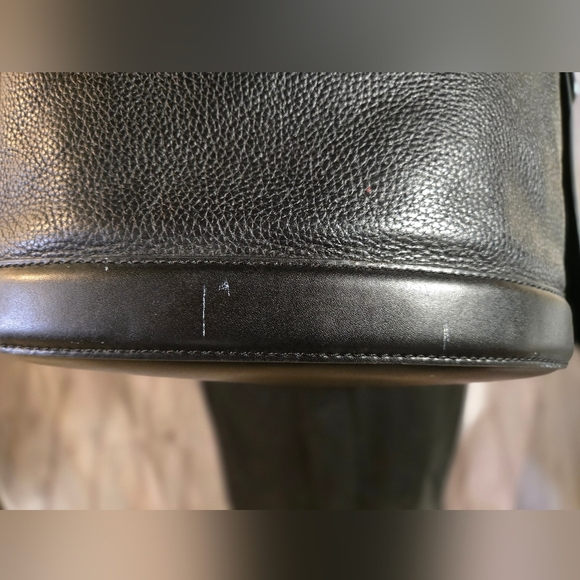 Michael Kors Black Leather Bucket Bag with Gold Chain - Picture 6 of 9